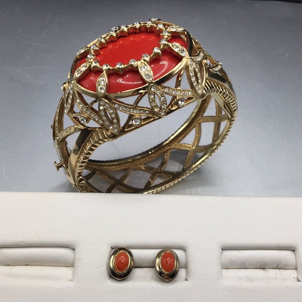 Gorgeous Doris Panos“Honeydrop” bracelet, earrings
